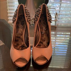 Studded peep toe pump